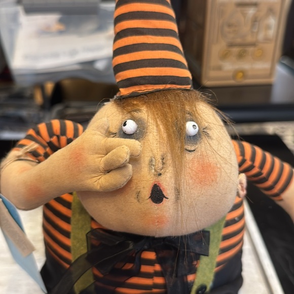 NWT Spooky Folk Quinn Doll collectible from Joe Spencer - Picture 4 of 8